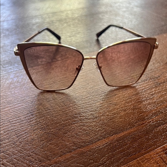 Diff Eyewear Black and Gold Sunglasses